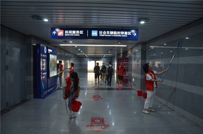 城投集團(tuán)開展“創(chuàng)衛(wèi)迎暗訪、全城大掃除”主題志愿活動